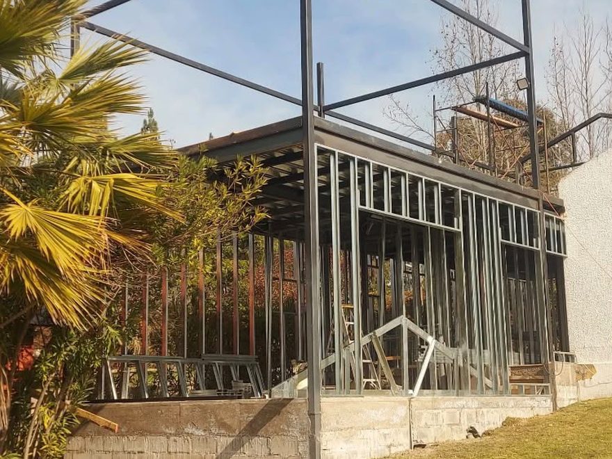 Estructura metálica para ampliación vidriada